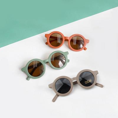 China Classic Fashion Sun Glass Kids Colors Around Sight Plastic Sun Glasses 1 to 8 Years Young Boys Sunglasses for sale