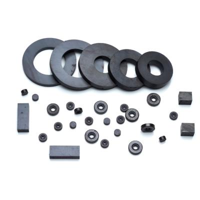 China Industrial Magnet Disc Injection Type Plastic Ferrite Magnets FTIJ045-N6I for sale