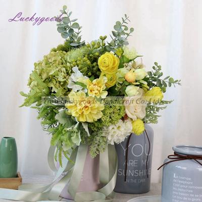 China LBT046 Luxury Handmade Indoor Decoration Silk Wild Flower Bouquet Wholesale for sale