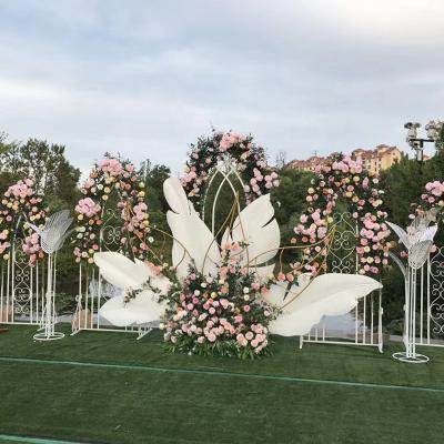 China LDJ995 Large Scale Feather Shape Metal Backdrop Luxury Stand For Wedding Events Decoration for sale