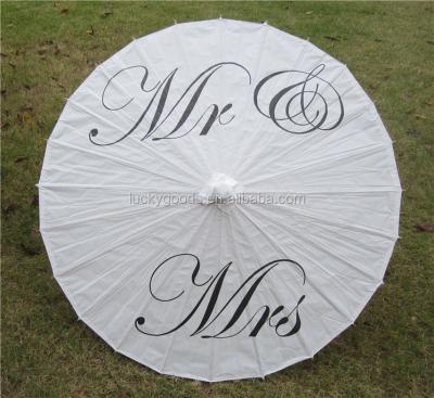 China Polyester Handmade Wedding Favor White Hand Painted Paper Umbrella in Paper and Bamboo Material for sale