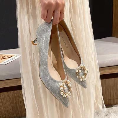 China Durable Decorated Appliques Ladies Sandals With Heels Nigerian Women Wedding Shoes Pumps for sale