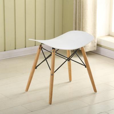 China Simple And Cheap Durable Beauty 4 Legs Wooden Chairs Metal Dining Chair PP Seat Simple Plastic Dining Chairs And Cheap Durable Chairs for sale