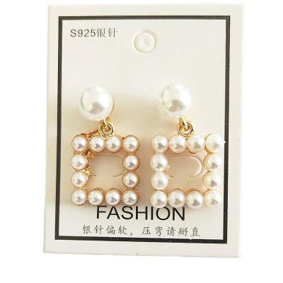 China Anti Allergy Gold Twist Earring Set Geometric Earrings With Pearls for sale