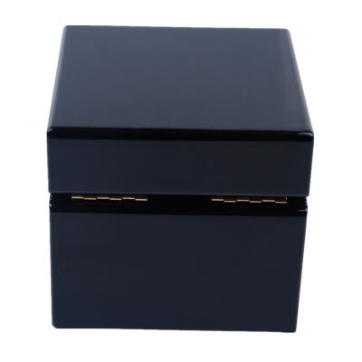 China Handmade Factory Wholesale Piano Black Lacquer Wood Custom Championship Led Light Ring Box for sale