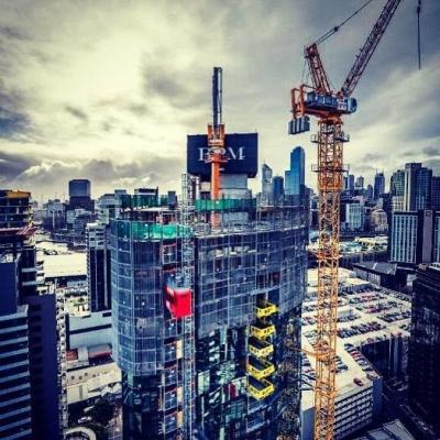 China 6m / Min Safe Retractable Cantilevered Crane Loading Platforms For Skyscraper for sale