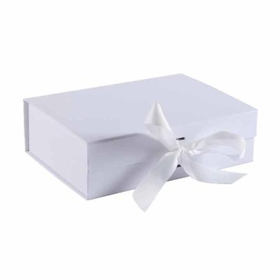 China Recycled Materials Customized Wholesale Luxury Magnetic Cardboard Folding Portable Paper Packaging Craft Gift Box for sale