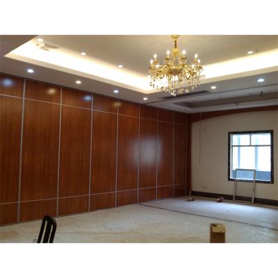 China Durable And Easy To Use Folding Partition Wall Accordion Conference Room 80Mm Surface Raw MDF for sale