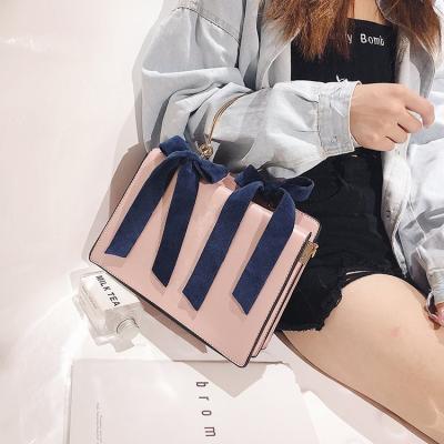 China 2019 High Quality Trendy Bowknot Cross - Body Bag High Quality Handbag Simple Shoulder Purse Autumn Velvet Fashion Ladies Bag for sale