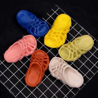 China 2021 Summer Women's Flat Sandals Woman Designer CUSHIONING Slips Fashion Cheap Beach Eva Ladies Slippers Casual Shoes Sandals for sale