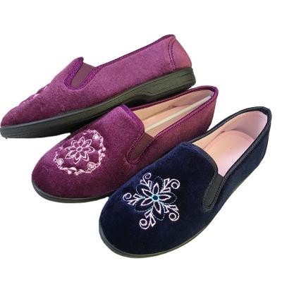 China Anti slip slip shoes for older outdoor garden slippers household hot sale indoor women's shoes wholesale in 2022 for sale