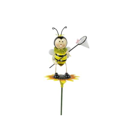 China Europe Metal Shining Painting Fished Bee With Garden Tools Stake Ornaments For Home And Garden Decor for sale