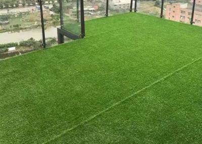 China 11000 Dtex 40mm PE Fake Roof Artificial Grass For Dogs Balcony for sale