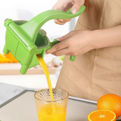 China Viable Manual Fruit Squeezer Lemon Juicer Extractor Citrus Squeezer Manual Plastic Orange Hand Fruit Squeezer for sale