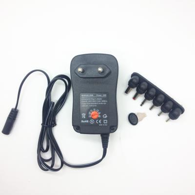 China de Muur van 5.0V 1.0A zet Machtsadapter/AC aan gelijkstroom-Machtsconvertor op Te koop