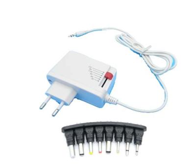 China De multifunctionele Muur zet Machtsadapter 3 op - de Regelbare AC Voeding 18W 24W 30W van 12V Te koop