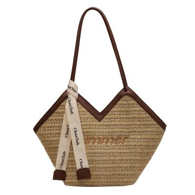 China Yuncong Beautiful Portable Straw Beach Bag For Women Straw Beach Bag Simple And Large Capacity Shoulder Design for sale