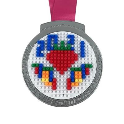 China Medalla de rompecabezas de plástico LEGO Medallas de eventos personalizadas coloridas Aleación de zinc en venta