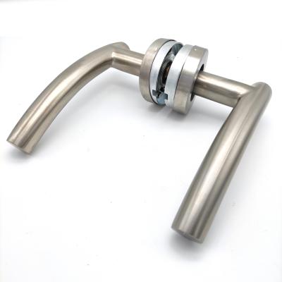 China Modern Stainless Steel Hollow Curve Door Handle for sale