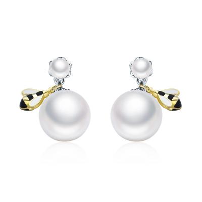 China Fashionable Double Size Freshwater 925 Sterling Silver Queen Bee Pearl Stud Earrings for sale