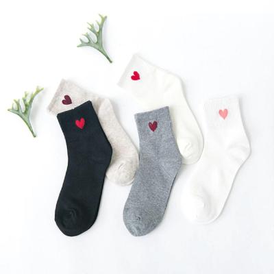 China Student Women Antibacterial 100% Cotton Socks Love Heart Pattern Japanese Lady White Black Gray Tube Ankle Socks Women for sale