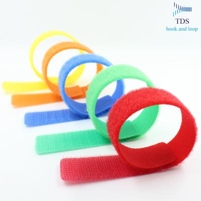 China Wiederverwendbare Nylon-Kabelbinder, verstellbare Kabelbinder mit Klettverschluss zu verkaufen