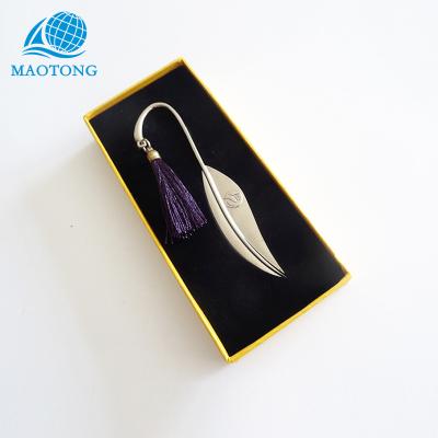 China High quality custom gold plated gold plated landmark feather shape landmarks fancy gift landmarks metal standard size China souvenir gift for sale