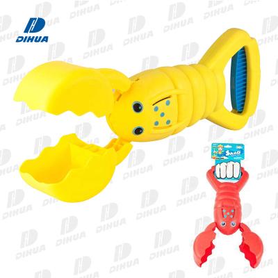 China Outdoor Plastic Red Claw Summer Lobster Toys Kids Sand Digger Grabber Toy Hand Shovel Beach Claw Catcher for sale