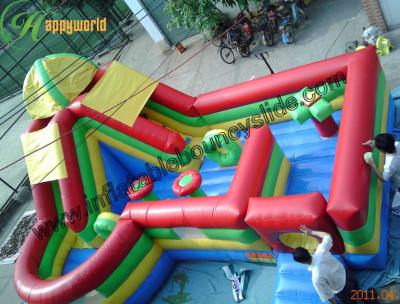 China Diapositiva animosa del castillo combinado inflable enorme con el patio trasero de salto en venta