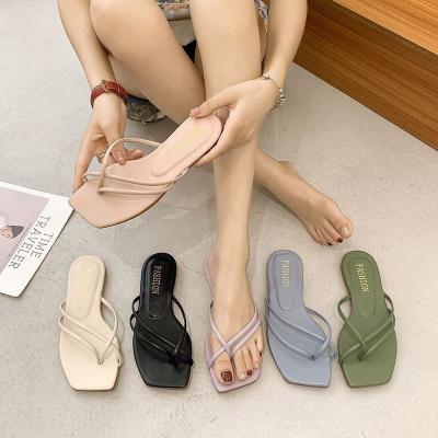 China 2021 fashion trend newcomers design low price beach ladies slippers and sandals fashion summer pu leather flats shoes sandals for women for sale