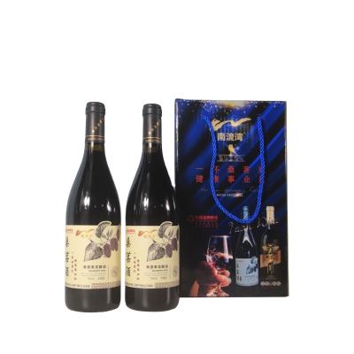 China The drink is directly correct. Manufacturers quality wholesale black bottle aftertaste deep blackberry fruit red wine liqueur wine for sale