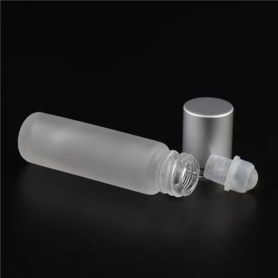 China 10ml and 4ml roll-on cosmetic clear glass bottle frosted clear glass essential oil ball bottle for sale