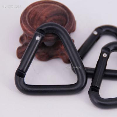 China Lightweight Aluminum Alloy Black Triangle Spring Carabiner Hooks for sale