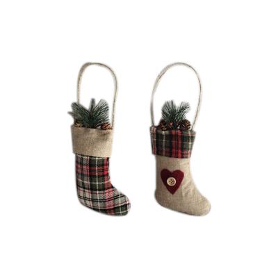 China Promotion Christmas Gift Hanging Christmas Felt Storing Wrapped Pine Cone for sale