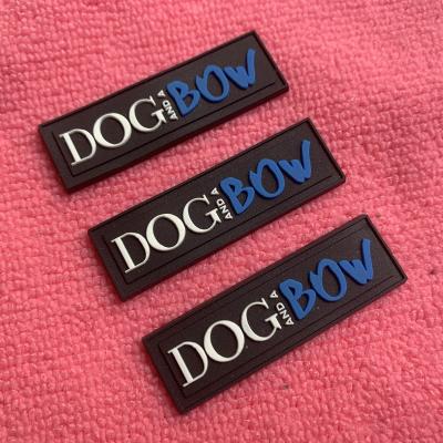 China Sustainable high quality 2mm thickness PVC rubber label for pets band, brand rubber tags with seam slots for sale