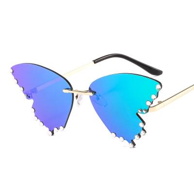 China Fashion Sunglasses THREE HIPPO 10 Colors Shape Sun Glasses 2020 Butterfly Shape Gradient Color Glass Metal Frame Women Shades Sun Glasses for sale