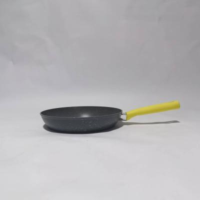 China Modern Wholesale Bakelite Handle Non Stick Frying Pan Non Stick Kitchen Maker Heat Resistant Paint Outside Cook Tool for sale