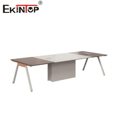 Chine Table de conférence de style moderne avec des jambes en métal et du bois à vendre