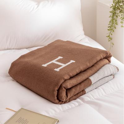 China New Fashion Custom Logo Cheap Soft Blanket Baby Folded Warm Consolation Blanket For Baby for sale