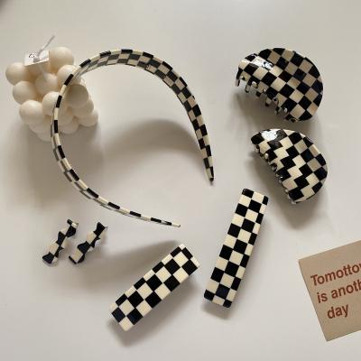 China 2021 Hot Sale Acetate Acrylic Hair Claw Clip Black And White Checkered Hair Claw Clips C-0626 for sale