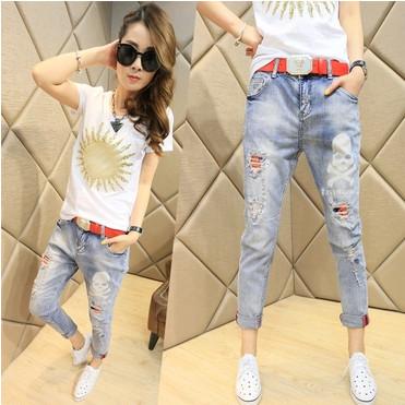 China Wear Comfortable Womens Tapered Jeans , Ripped Knee Women'S Super Skinny Jeans for sale