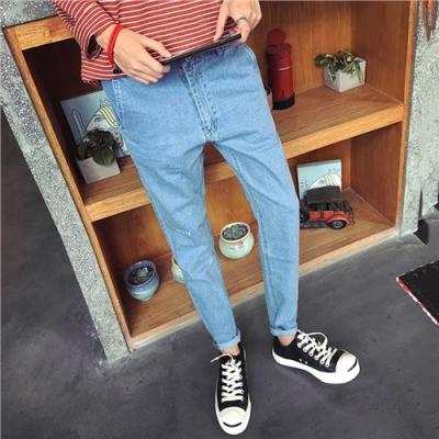 China Customized color Men's Loose Straight Jeans , Classic Loose Fitting Jeans For Men for sale