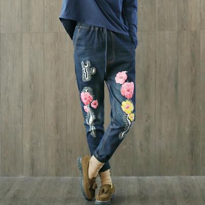 China Regular Rise Dark Denim Jeans For Short Curvy Women With Embroidered Flowers for sale