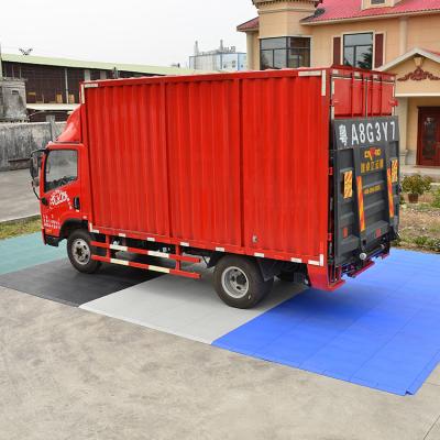 China Plastic Interlocking Temporary Garage PP Road Mats , Temporary Road Flooring For Heavy Duty Construction Equipments for sale