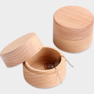 China 2021 Customs Recyclable Beech Wood Round Packaging Jewelry Wooden Ring Box for sale