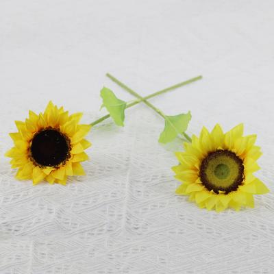 China 2022 low MOQ low MOQ simple plastic artificial flower head sunflower wedding party home decoration for sale