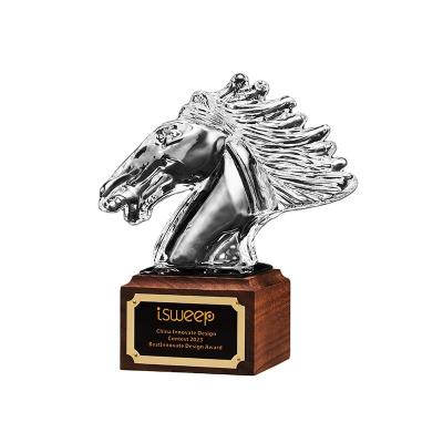 China China Horsehead Trophy Custom wood base Crystal Animal Trophy Crafts First prize for sale