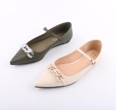 China Deodorization Good Quality New Arrivals Casual Flat Shoes Ladies Leather PU Beauty Chain Walking Low Heels Ladies Flat Shoes for sale