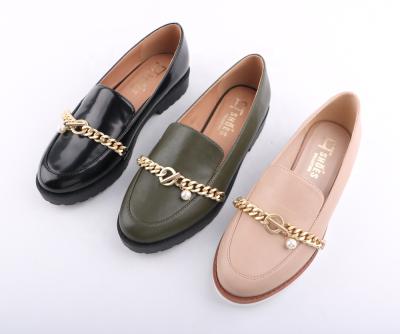 China Fashionable Platform Style Low Heel Women's Breathable Casual Shoes Popular Chain Decoration Around The Main Slip On Shoes Women for sale