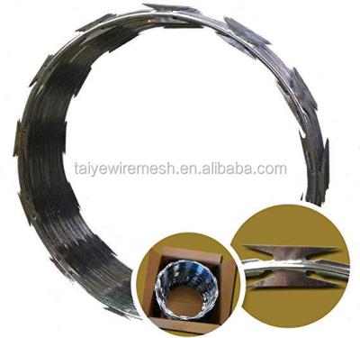 China Iron Wire 900mm Diameter Razor Barb Wire Fence Galvanized Or PVC Coated for sale